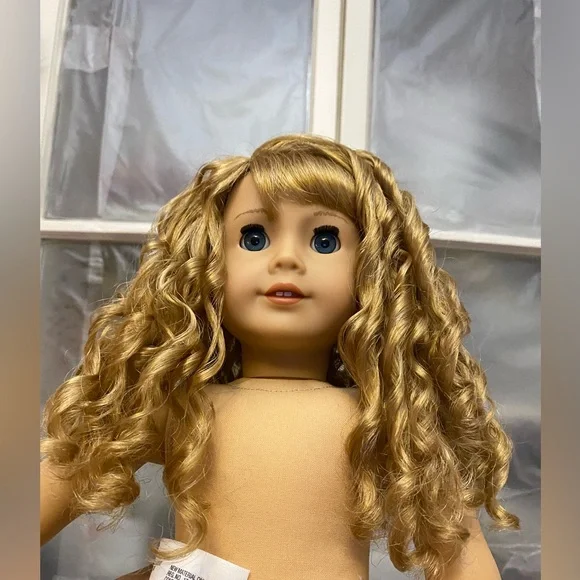 American Girl Doll Courtney Moore Year 2017 - Picture 3 of 16